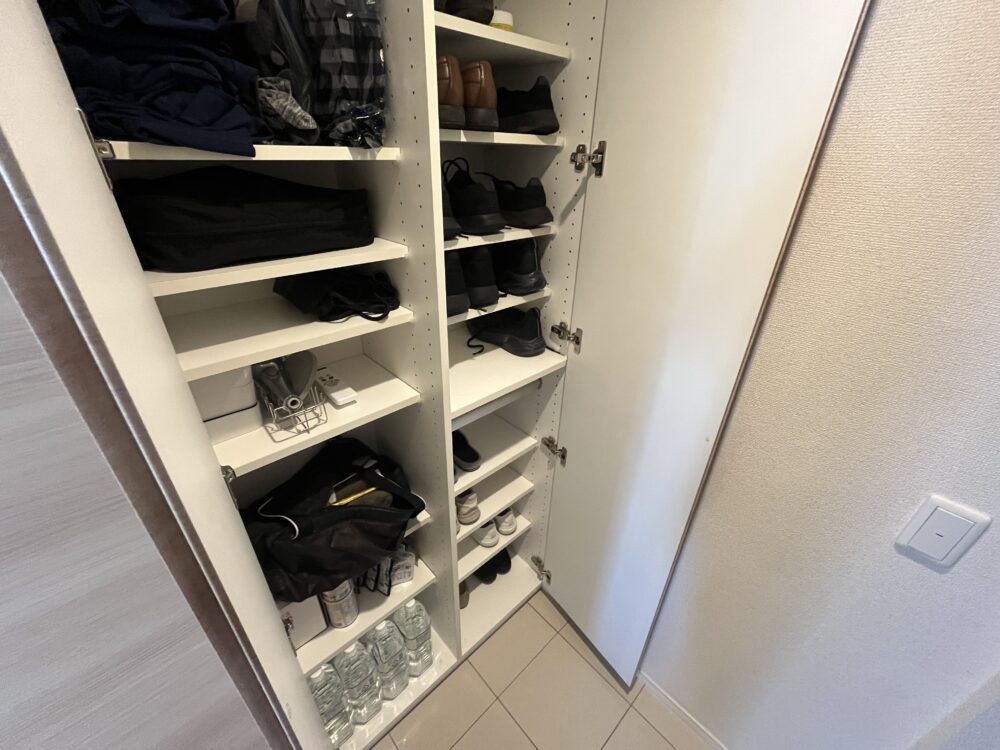 下駄箱と防災グッズ収納部