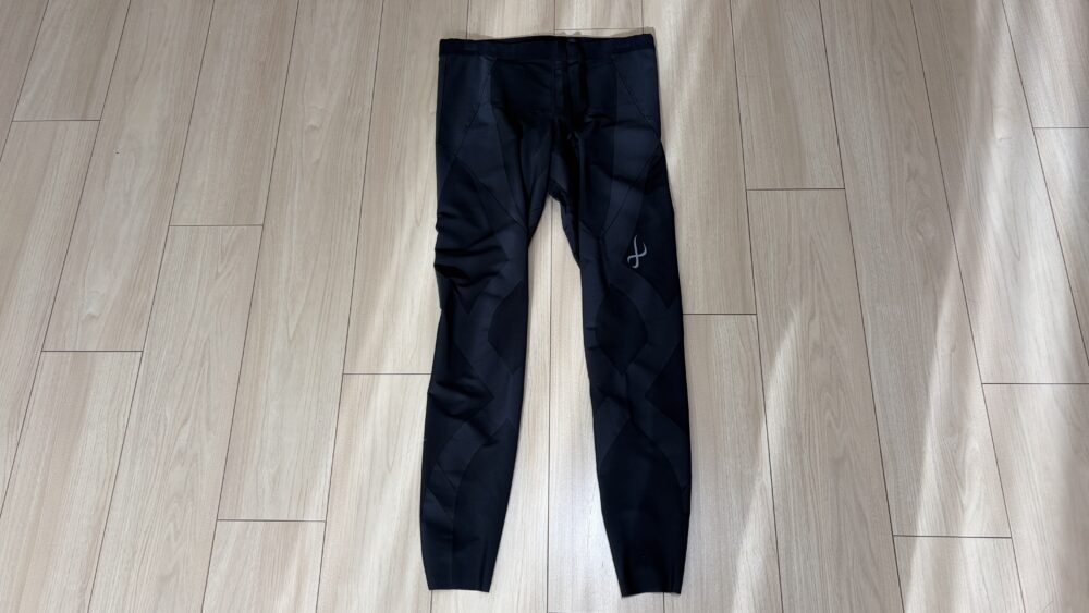 スポーツ用の機能性タイツ